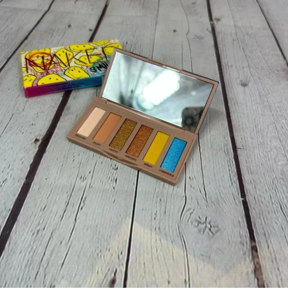 NWT urban decay naked mucho happy smiley eyeshadow palette coquette girl grunge